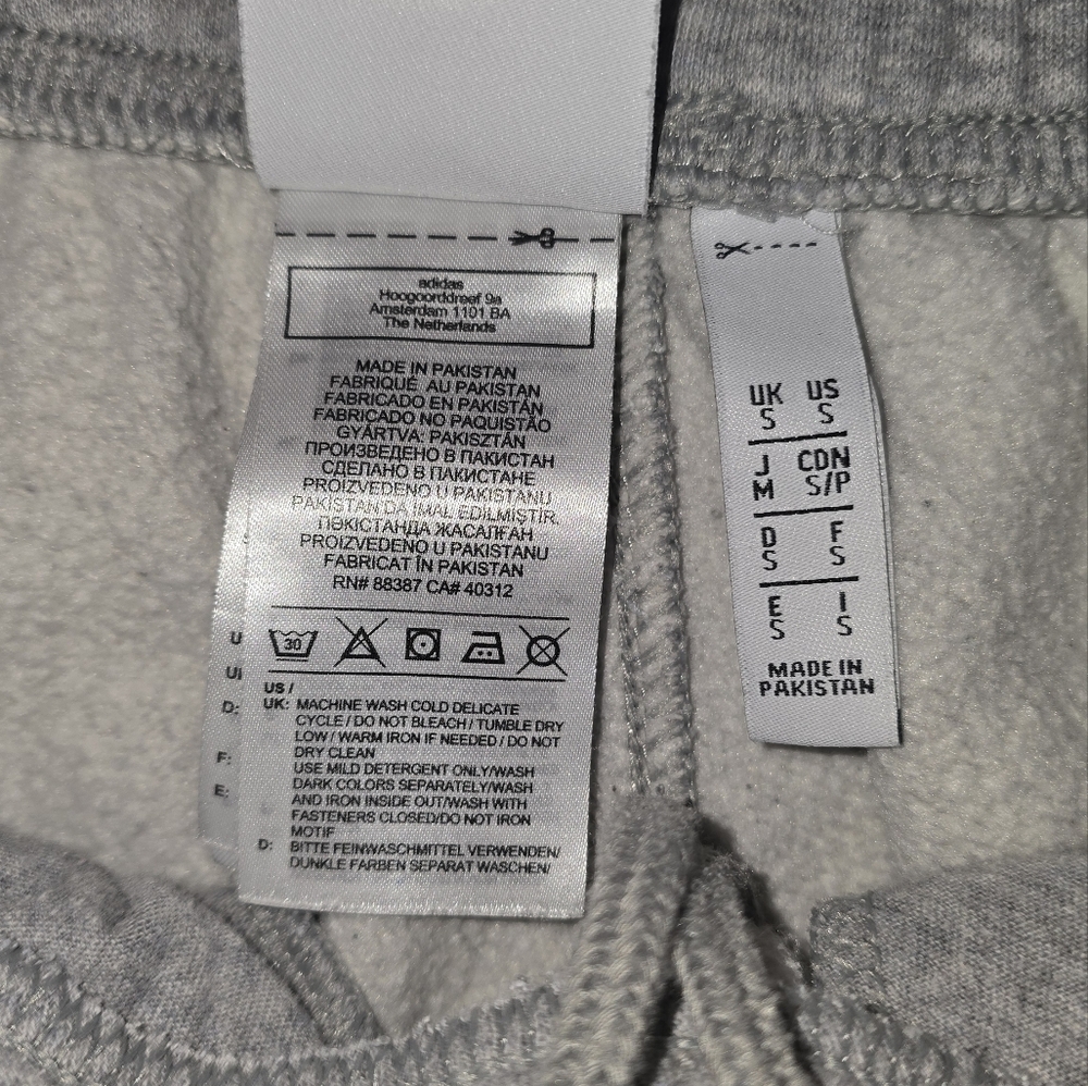 Gray Shorts with Red and Blue ADIDAS ORIGINALS 3D TREFOIL STRIPED Size Small - Picture 7 of 7